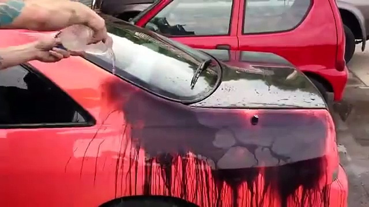 Bu Araba Çok İlginç Su Dökünce Rengi Değişiyor