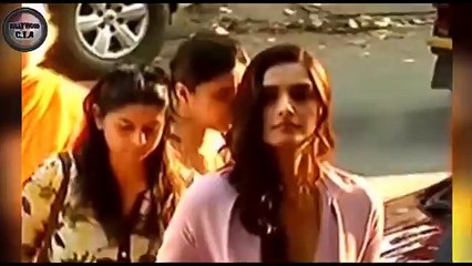 Bollywood's Oops Moments - Deepika Padukone, Alia Bhatt & MORE!