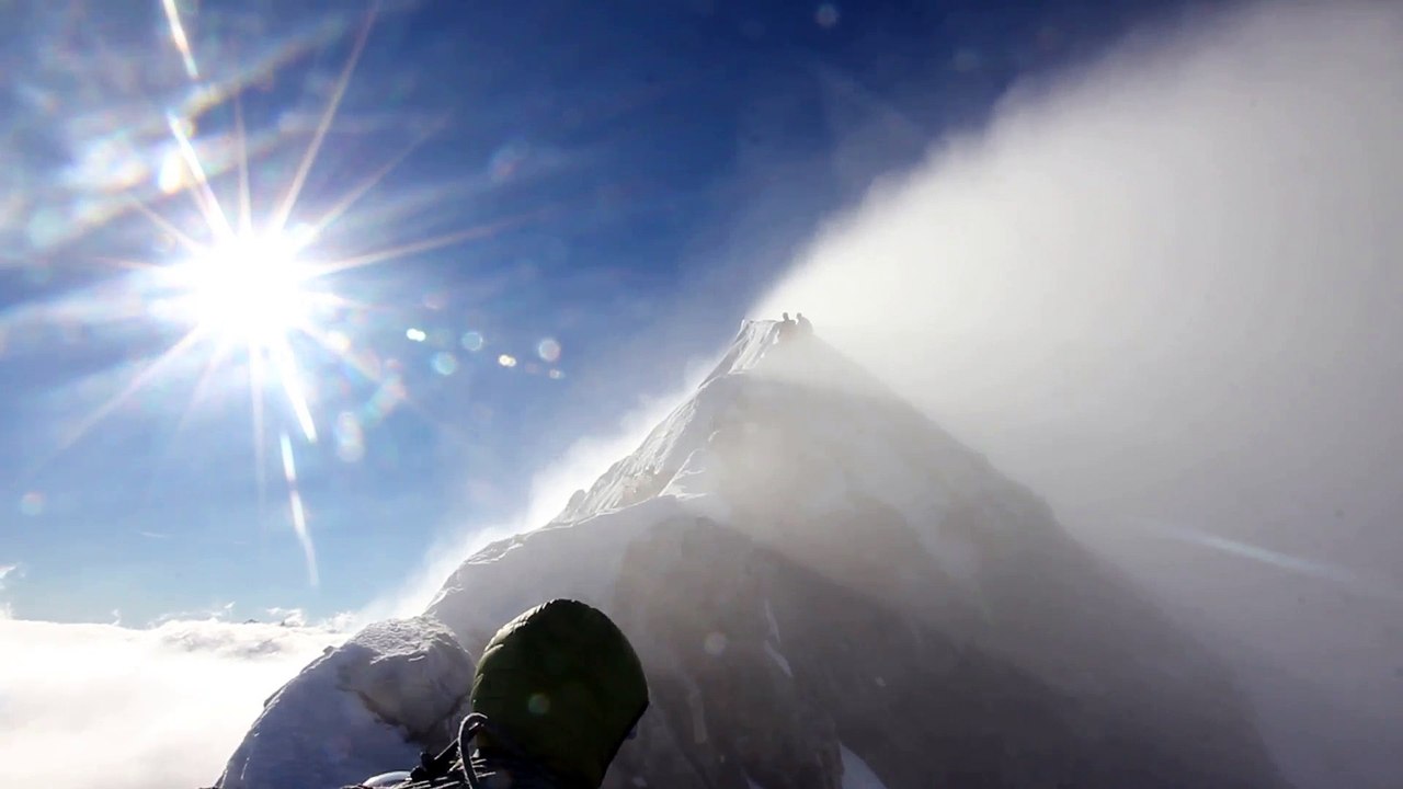 Sur l'arête sommitale de la Dent d'Herens (4171m, Suisse)
