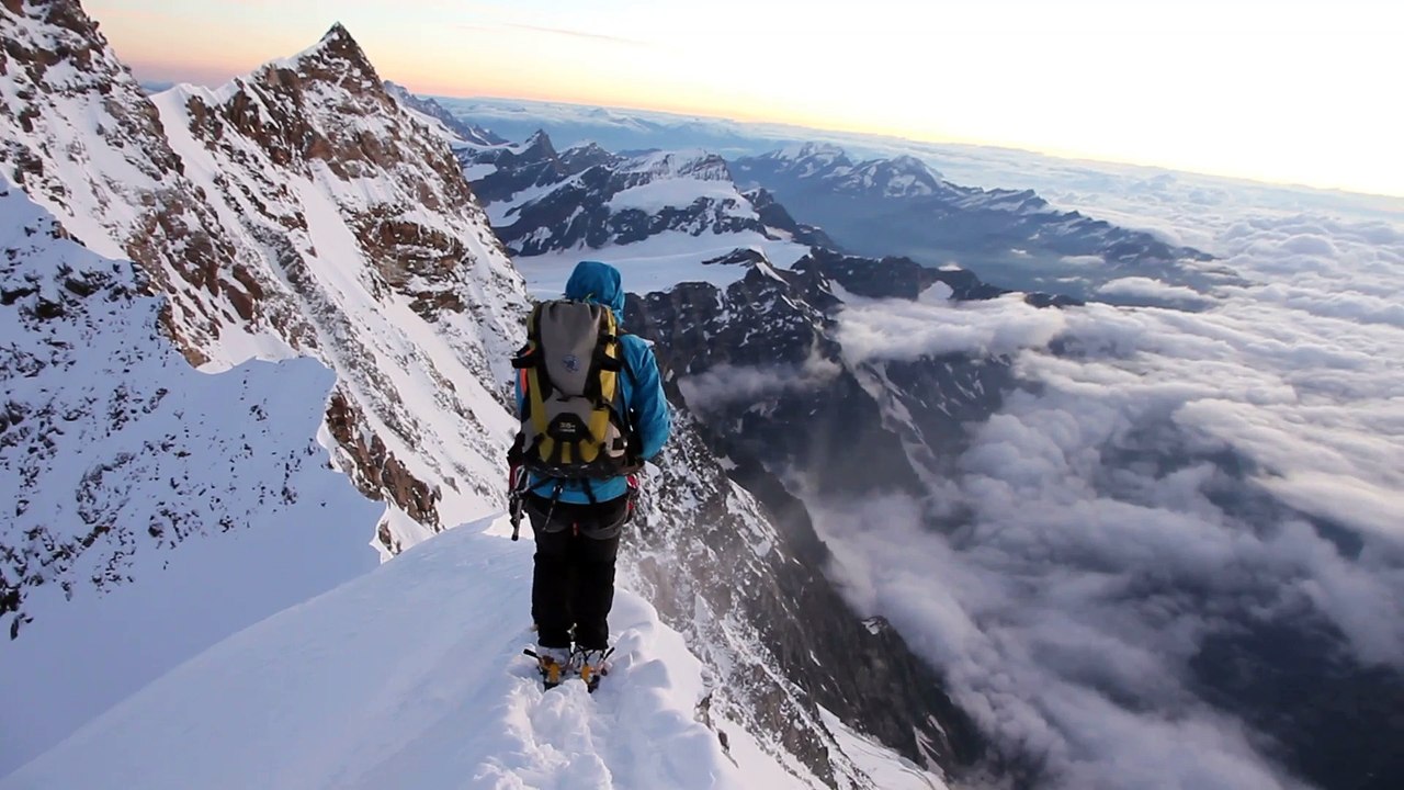 Descente de la Zumsteinspitze vers la pointe Dufour (4634m, Suisse)