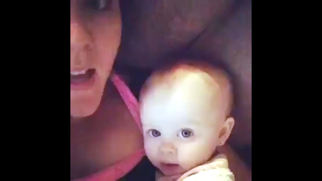 I Love You Demeye Çalışan Sevimli Bebek! ( So Cute Baby Says 'I Love You' Fun