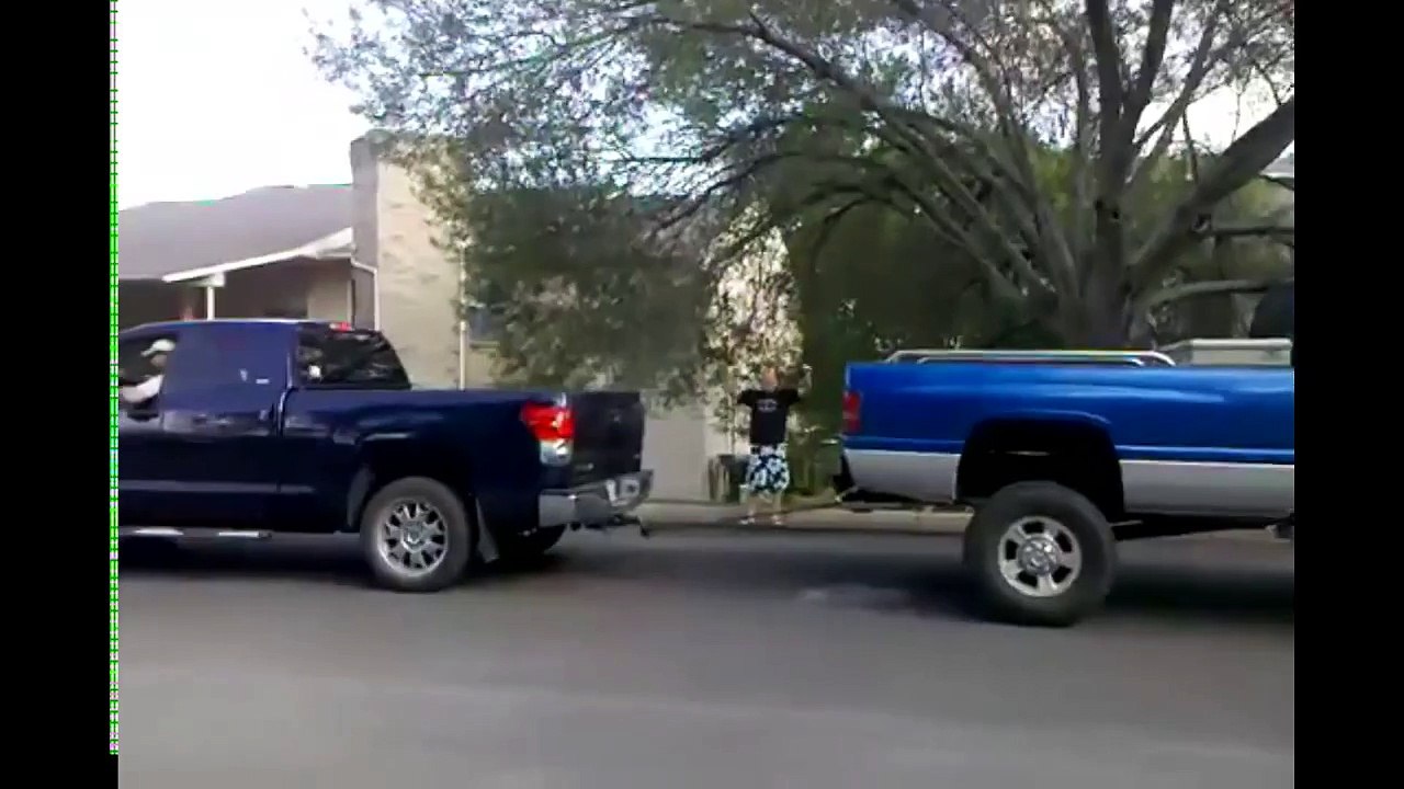 Автомобили, кто сильнее- Dodge Ram vs Toyota Tundra