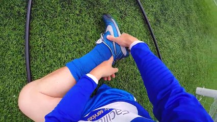 Amazing One Legged Football Skills & Crossbar Trick Shots!
