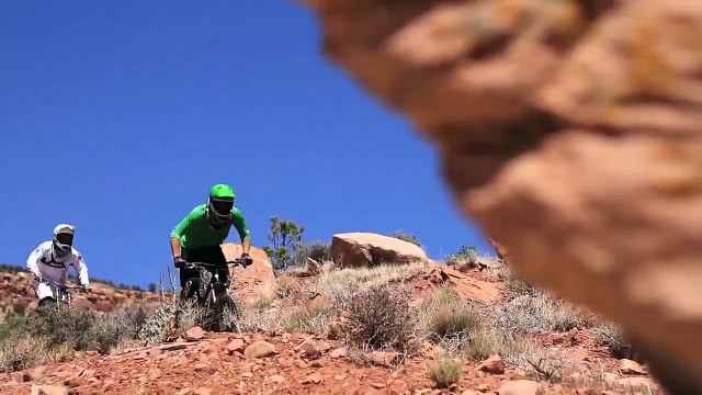 Дикий спуск на маунтинбайках