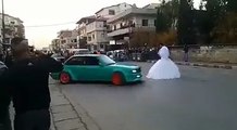 Gelinle Damat drift yapan aracın ortasında kaldı!