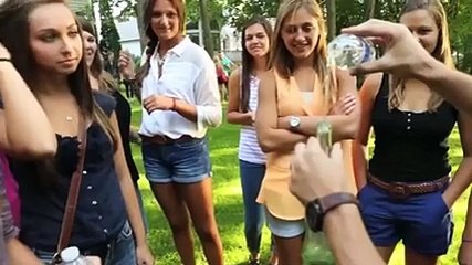 Adam Kola Şişesi İle Kızlara Öyle Bir Numara Yaptı ki! Yok B
