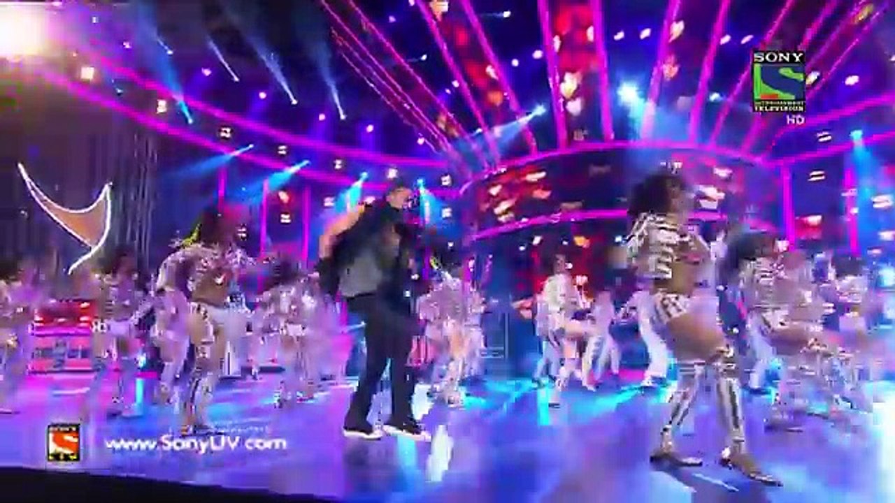 Akshay Kumar’s heart pumping performance - Guild Film Awards