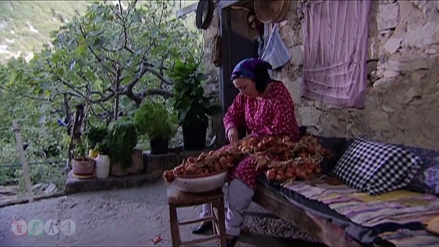 مسلسل ضيعة ضايعة - الجزء الأول ـ الحلقة 7 السابعة - البقرة