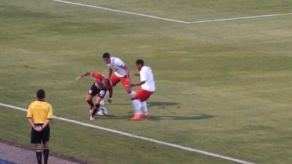 Centurión deixa adversário perdido com caneta de letra