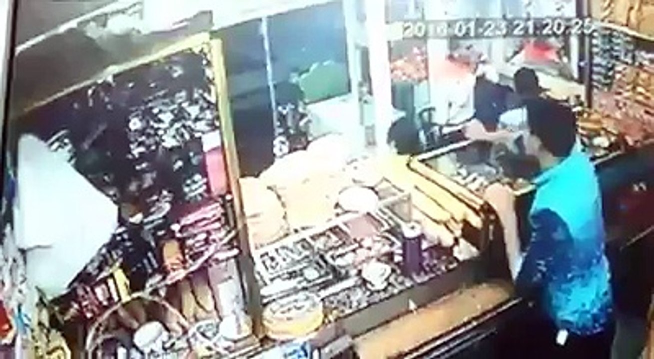 ضربو عصير لافوكا و هربو هههه