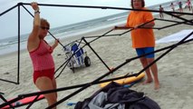 Busted! Two women caught stealing a canopy on the beach, then attack!