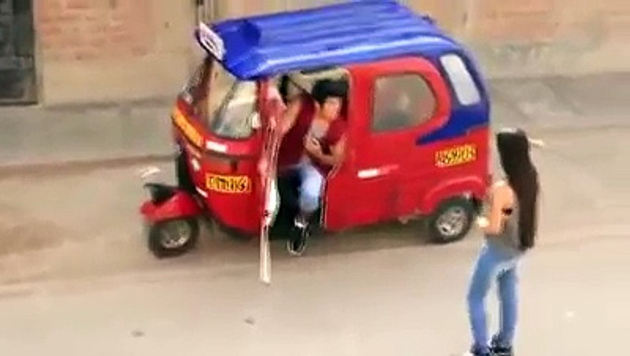 Cazafortunas en Perú: ¿mototaxista logra conquistar a bella mujer?