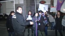 Bir Grup Kadın, Aile ve Sosyal Polıtıkalar Bakanını Protesto Etti