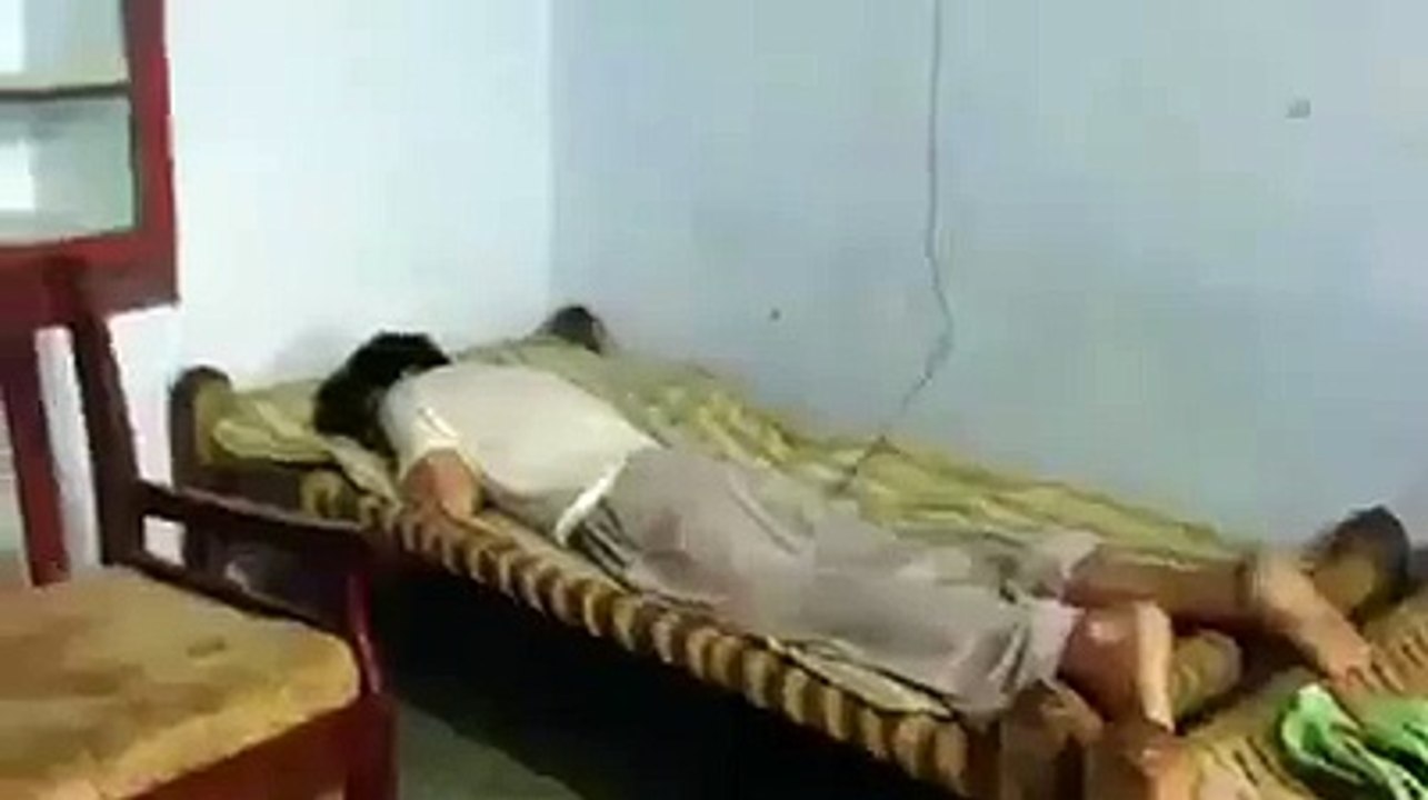 esny to sari nend kharab ker di hy