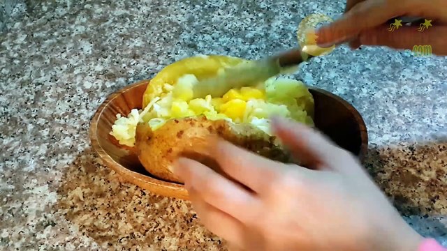Ev Yapımı Patates Kumpir Tarifi - Fırında Malzemeli Kumpir