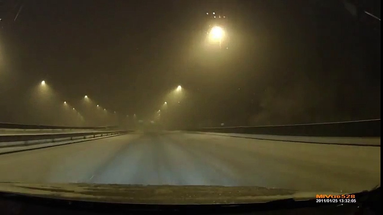 Brutal Car Crash: Tree Falls On Highway  автокатастрофа