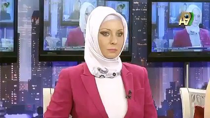 Türbanlı ve Dekolteli Birarada-Kuran ahlakını yasamayan