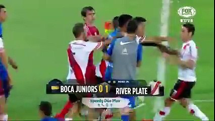 Carlos Tévez insulta a Rodrigo Mora por su festejo del gol ante la afición de Boca • 2016