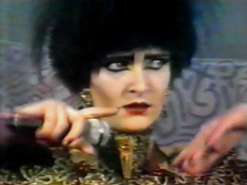 SIOUXSIE & THE BANSHEES – "WHEELS ON FIRE" Lip Sync ('VARA Pop', VARA Dutch TV, 19 Jan 1987)