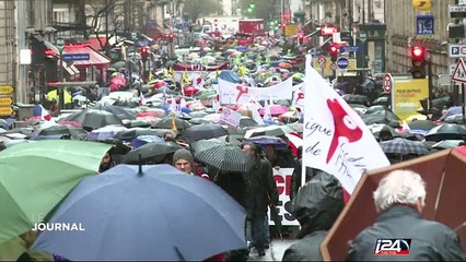 Des milliers de manifestants en France contre la prolongation de l'Etat d'Urgence