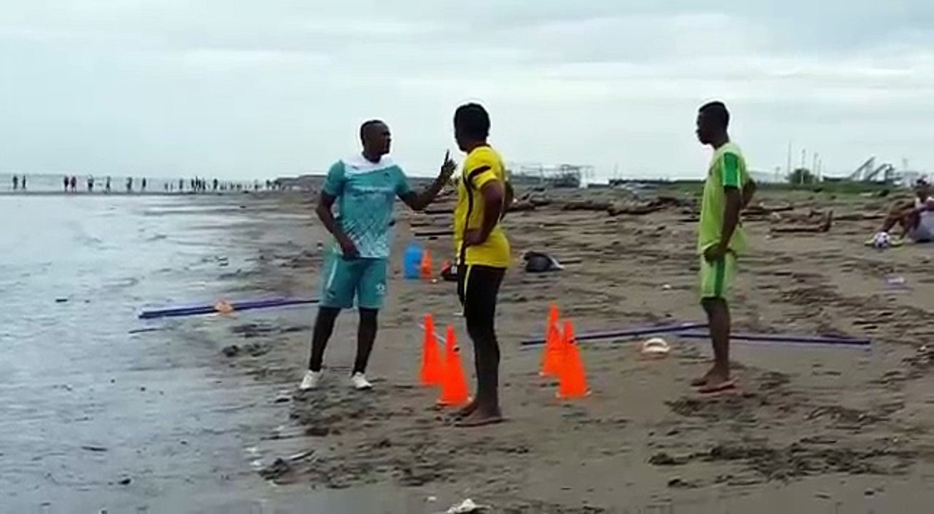 Entrenamientos De Esmeralda petrolero para enfrentar a BSC
