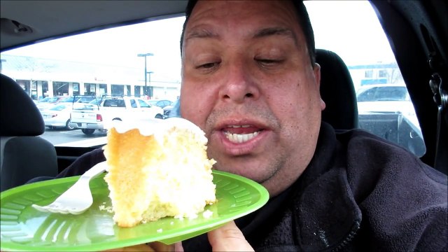 Patti LaBelle Vanilla Pound Cake Review...Its Soul Good!