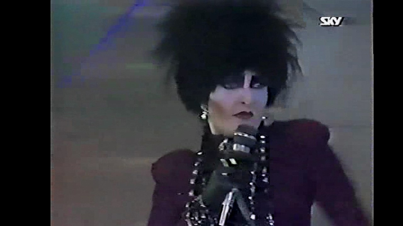 SIOUXSIE & THE BANSHEES – "WHEELS ON FIRE" Lip sync ('Pop Formule', TROS Dutch TV, 16 Jan 1987)