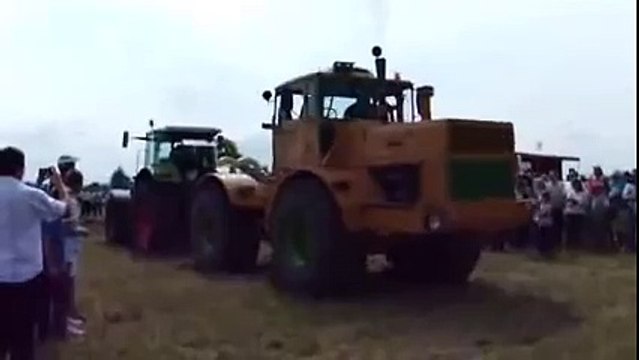 Немецкий трактор Джон Дир против К 700 Мощь