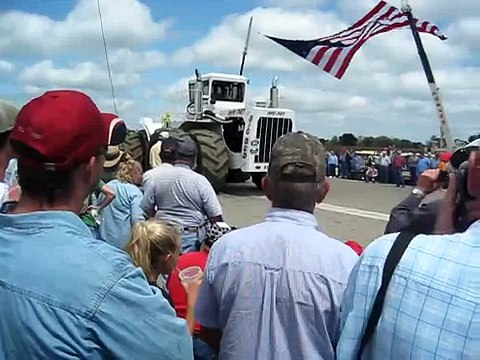 Самый большой трактор в мире - The Biggest Tractor in the World