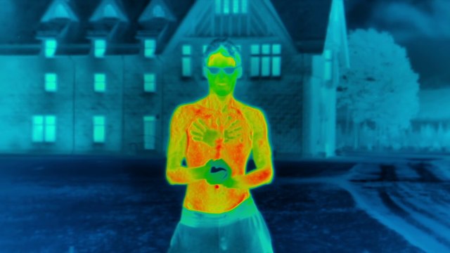 Thermal Camera shows how you lose Heat under cold Temperatures waiting shirtless