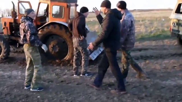 Перетягивание УАЗ 469 (3 шт.) vs Трактор Т-40, кто сильнее-