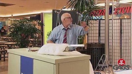 Sexy Lady Showers in Mall Prank