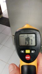 Utilisation d'un thermomètre laser en cuisine