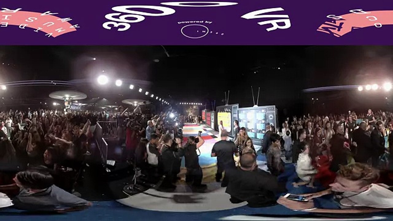 VMA 360- Britney Spears Hits the Red Carpet - MTV