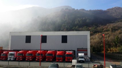Les images de l'incendie dans un centre de valorisation de déchets au Broc