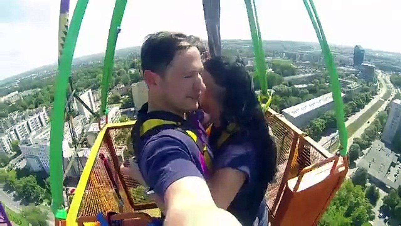 90 Metre Yüksekten Bungee Jumping Atlayışı Yapan Cesur Çift