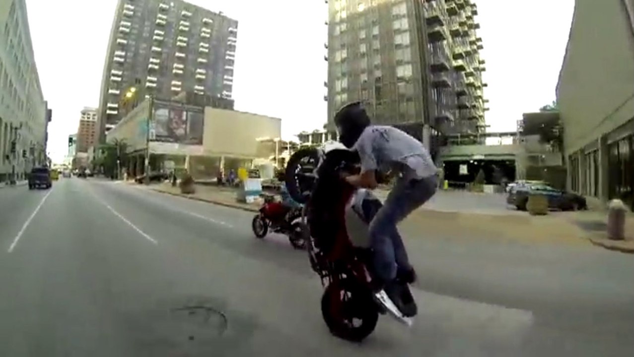 Show-off Biker Taunts Cop And Gets Away