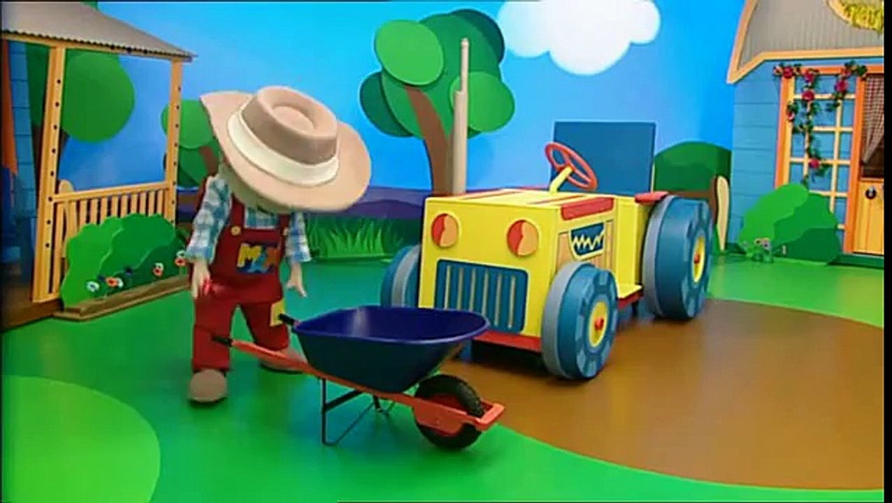 NEW MacDONALD\'S FARM | Shiny New Tractor