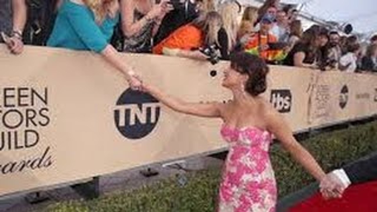 Priyanka Chopra - SAG Awards 2016 (VIDEO)