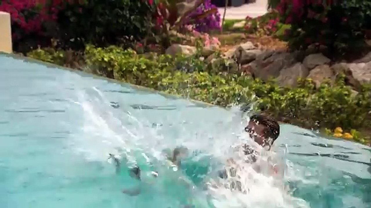 Anna-Lisa och Adde hånglar vilt