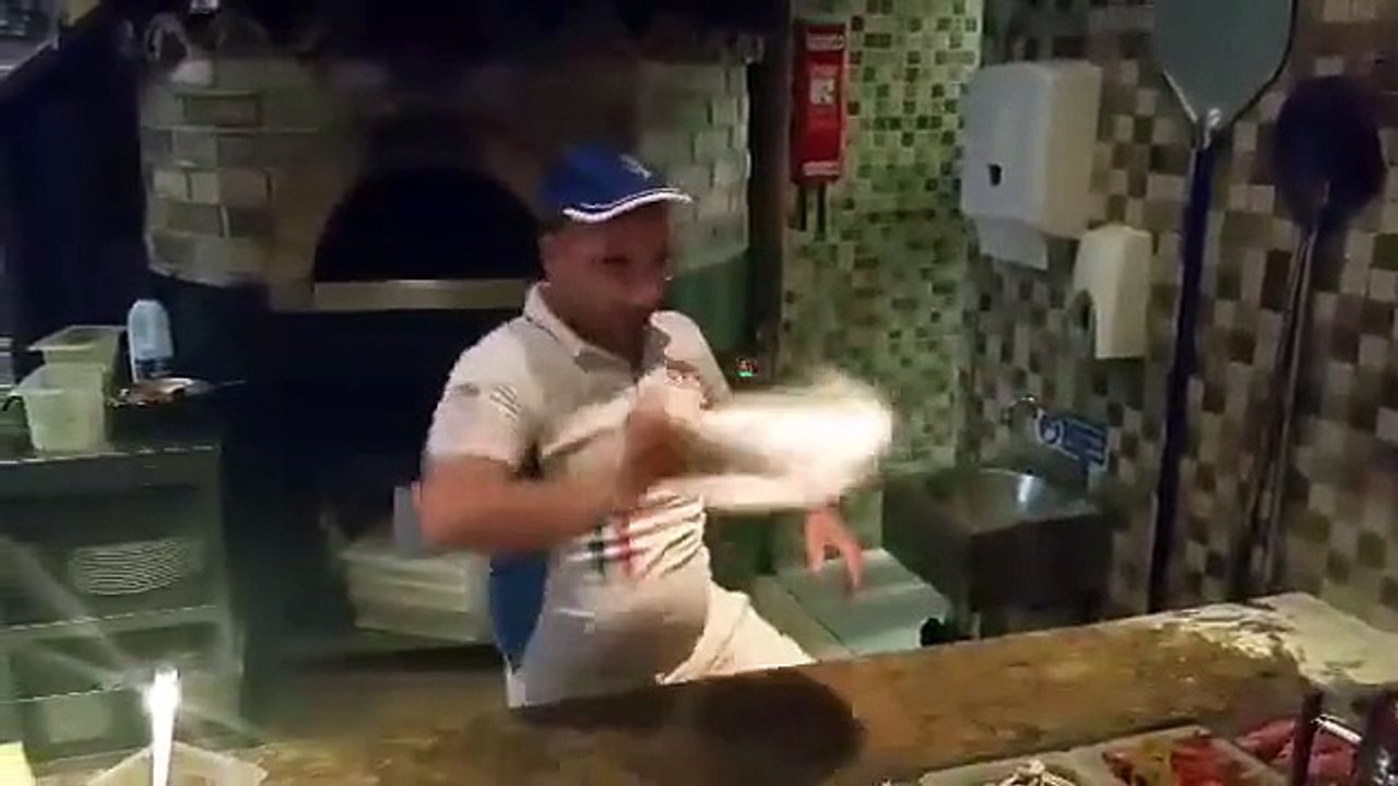 Grande maitrise de la pate à pizza