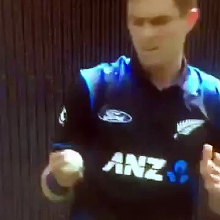Hafeez hit 6 On free hit 3rd ODI Pakistan vs new zeeland