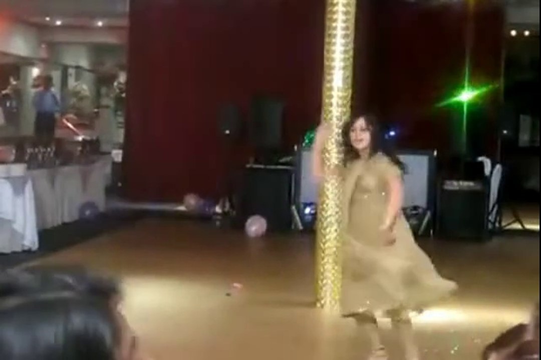 Best Pakistani Girls Dance on Mehandi Wedding Dance 2016