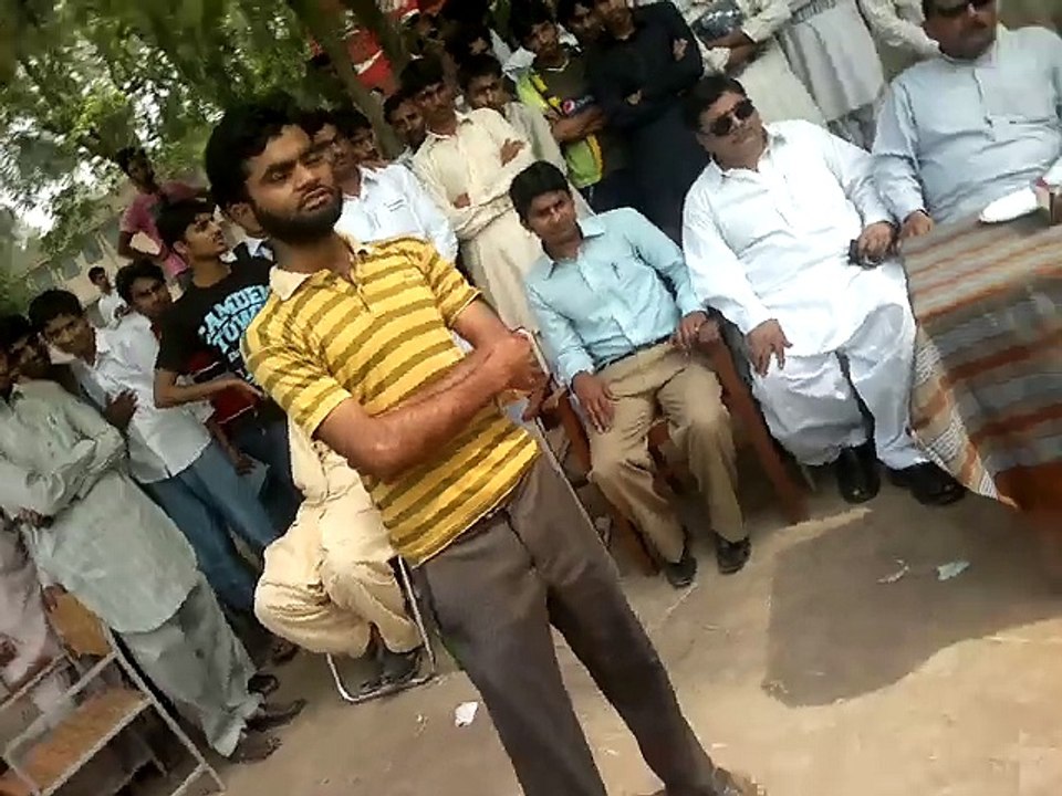 Abid Jutt From 46/5L Receiving Man Of The Final Trophy From Principal Govt College Sahiwal. English Department Rocks