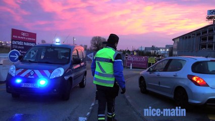 Un homme blessé par balles par des gendarmes après une course-poursuite sur l'A8