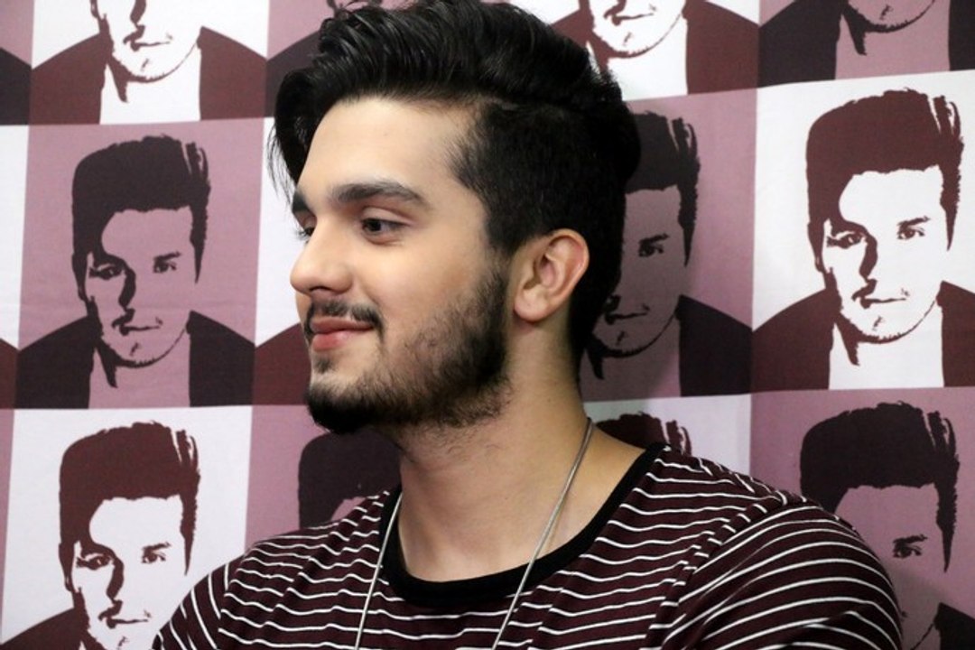 Luan Santana no camarim do Planeta Atlântida conversa com o GShow