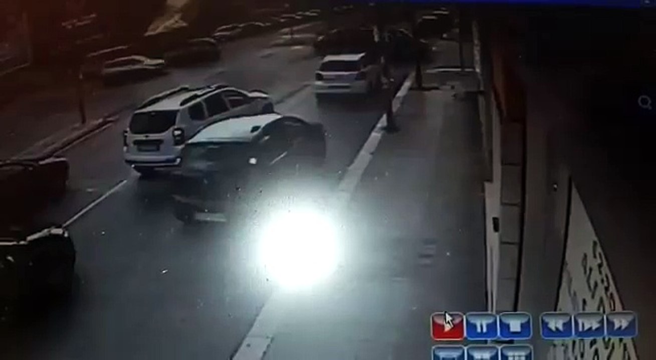 Bari, incidente tra due auto in viale Kennedy