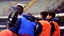 POGBA circondato dai raccattapalle del Chievo gli regala le sue scarpe