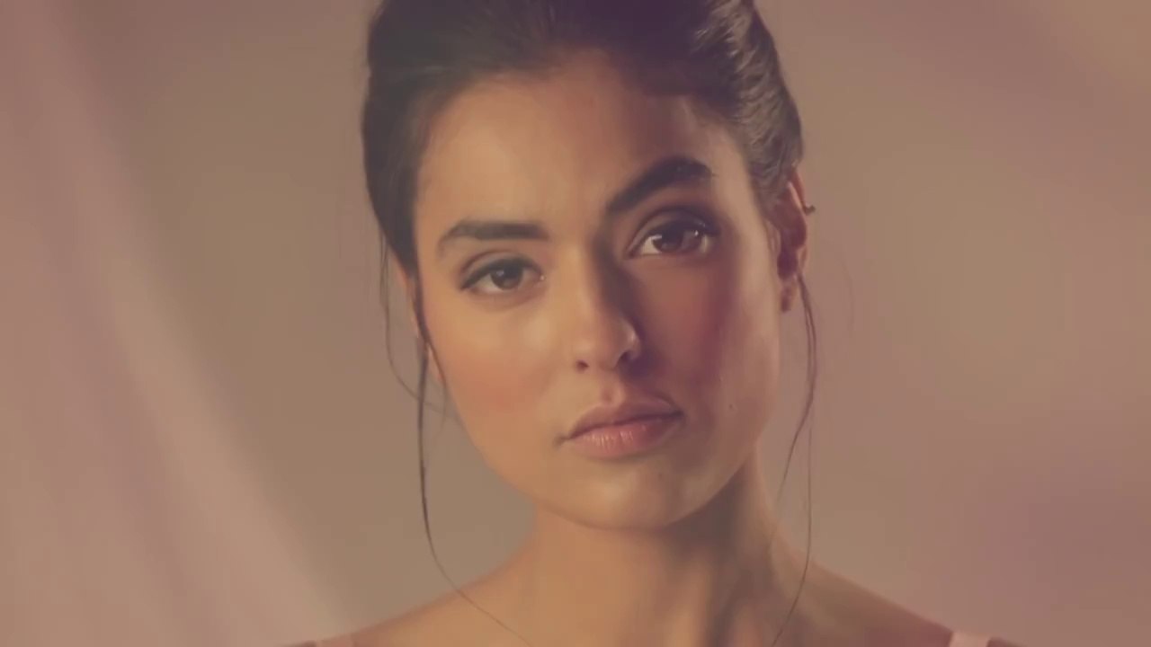 This Is How To Wear A Bra Correctly