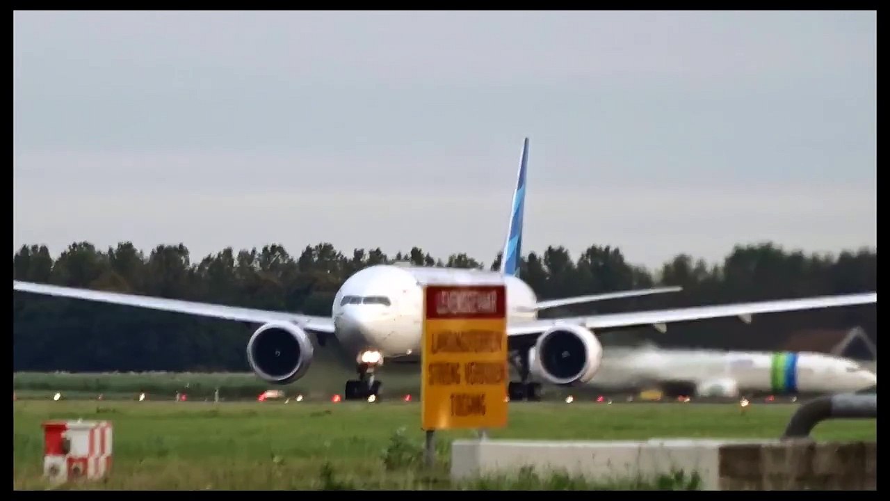 Garuda Indonesia - Boeing 777-300 ER - Takeoff at AMS Schiphol (PK-GIE)